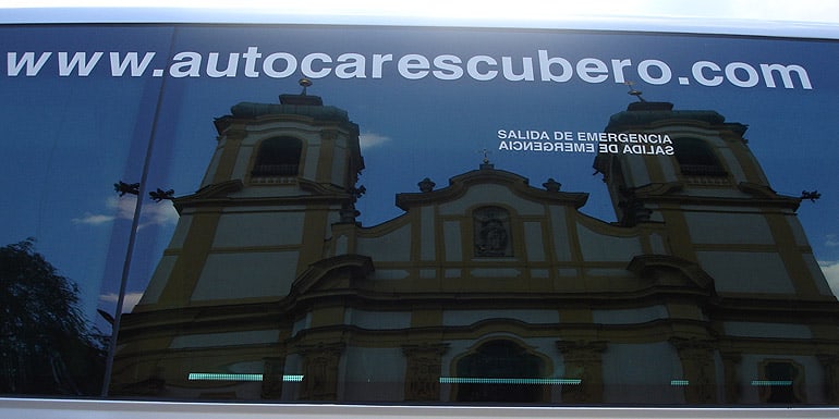 Alquila un autobús en Autocares Cubero para el Puente de la Almudena